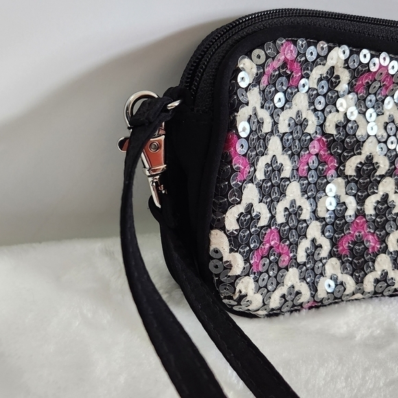 VERA Bradley Shimmer Canterberry Magenta Black White Wallet Wristlet Handbag